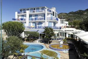 Swimming pool sa o malapit sa Il Gattopardo Hotel Terme & Beauty Farm