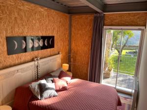 Postel nebo postele na pokoji v ubytování LovePorto2 Balcony/Garden@Hist.C