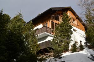 a log cabin in the snow with trees at Ferienhaus Ferch in Turracher Hohe