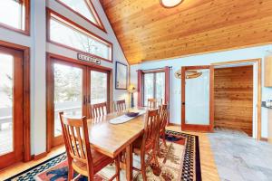 Fotografie z fotogalerie ubytování Lakeside Chalet v destinaci Greenville