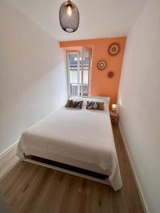 Posteľ alebo postele v izbe v ubytovaní Bel appartement T3 au 1er étage avec cour intérieure au RDC - Villa Marie