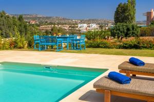Bazén v ubytovaní Crete View alebo v jeho blízkosti