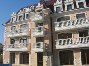 The building in which a vendégházakat is located