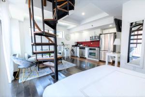 a kitchen with a spiral staircase in a room at 809-6B 2BR Duplex Breathtaking Views Beauty in New York