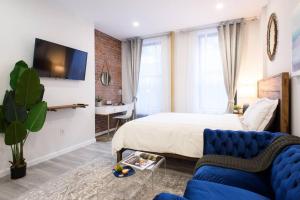 Un pat sau paturi într-o cameră la 240-9 Luxury Prime Location STUDIO W&D