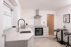 Kitchen o kitchenette sa Super King , Stunning apartment in Harrogate.