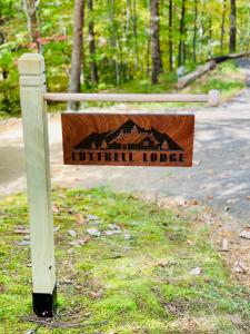 Gallery image of VERY private, real log cabin with hot tub! in Sevierville