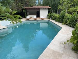 A piscina localizada em Terra Campo Posada ou nos arredores