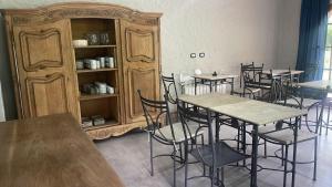 Um restaurante ou outro lugar para comer em Terra Campo Posada