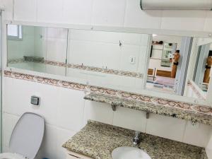 Un baño de APARTAMENTO QUADRA MAR BALNEÁRIO CANBORIU SC