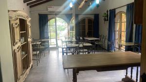 Um restaurante ou outro lugar para comer em Terra Campo Posada
