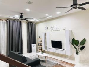 TV a/nebo společenská místnost v ubytování WiseDecision homeStay