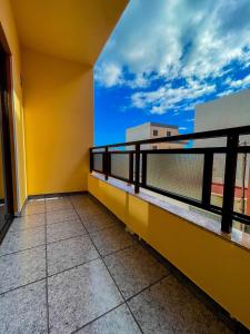 balkon w budynku z widokiem w obiekcie Los Camarones w mieście La Restinga