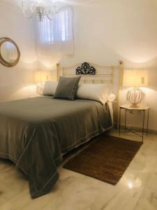 Posteľ alebo postele v izbe v ubytovaní Duplex La Almazara en el centro histórico de Córdoba