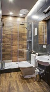 Koupelna v ubytování Poet Art Hotel