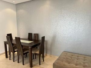 a dining room with a table and chairs at Superbe appartement avec piscine in Rabat
