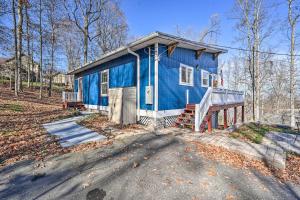 una casa azul sentada al costado de un camino en Gray Home with View of Boone Lake and Fire Pit!, 