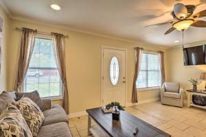 Istumisnurk majutusasutuses Pet-Friendly Georgetown Home Less Than 1 Mi to Dtwn!