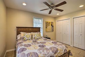 Voodi või voodid majutusasutuse Pet-Friendly Georgetown Home Less Than 1 Mi to Dtwn! toas