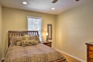 Voodi või voodid majutusasutuse Pet-Friendly Georgetown Home Less Than 1 Mi to Dtwn! toas