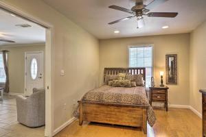 Voodi või voodid majutusasutuse Pet-Friendly Georgetown Home Less Than 1 Mi to Dtwn! toas