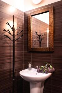 a bathroom with a sink and a mirror at Penzion Komtesa in Ústí nad Labem