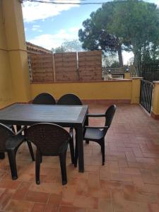 Rõdu või terrass majutusasutuses Apartamentos Can bruguera 2