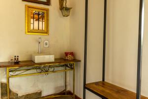 a bathroom with a sink and a mirror at Pousada Casa do Geninho in Conceição da Ibitipoca +22 photos