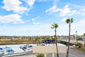 Afbeelding uit fotogalerij van Golden Sails Hotel in Long Beach