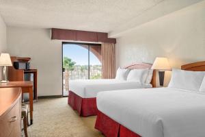 Afbeelding uit fotogalerij van Golden Sails Hotel in Long Beach