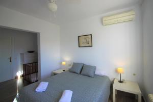 Łóżko lub łóżka w pokoju w obiekcie Chalet CasaTuris en Urb. La Font Sant Joan d´Alacant CH102