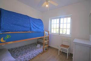 Łóżko lub łóżka w pokoju w obiekcie Chalet CasaTuris en Urb. La Font Sant Joan d´Alacant CH102