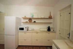 Kuchnia lub aneks kuchenny w obiekcie Chalet CasaTuris en Urb. La Font Sant Joan d´Alacant CH102