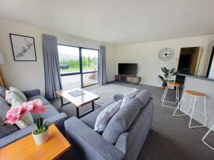 Μια τηλεόραση ή/και κέντρο ψυχαγωγίας στο Twin Stars