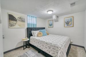 Afbeelding uit fotogalerij van Beautiful Modern home with all year use HOT TUB, Pool table, Game room, & Propane fire pit!! in Ferndale