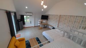 TV a/nebo společenská místnost v ubytování บ้านไร่โฮมเทล ณ ปากช่อง