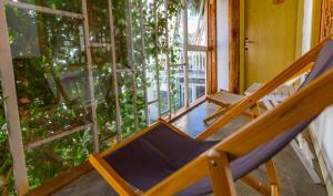 Galería fotográfica de Honglin Houseg虹林的小院 防疫整栋 古城里温馨私家小院 享受大理慢时光 树下喝茶聊天 烧烤娱乐自助厨房 休闲好去处 en Dali