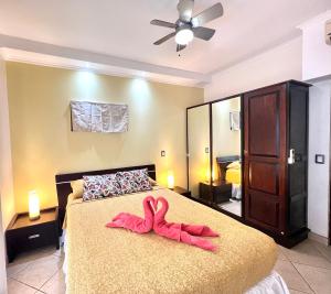 Una cama o camas en una habitación de The Oaks Tamarindo Primer piso, 22, 49, 73