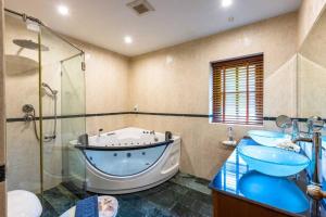 Koupelna v ubytování 3 Bedroom Pool Villa in Great Location CV3