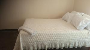 Кровать или кровати в номере Blue Waxbill Lodge