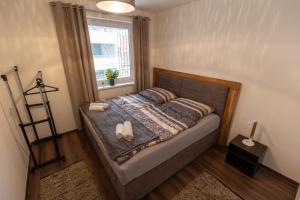 Posteľ alebo postele v izbe v ubytovaní LÉO Apartment