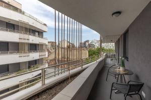 Apartament z balkonem z widokiem na miasto w obiekcie LÉO Apartment w Budapeszcie
