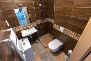 Kúpeľňa v ubytovaní LÉO Apartment + 12 fotografií