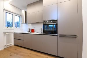 Köök või kööginurk majutusasutuses Lake Modern Suites - Free Parking