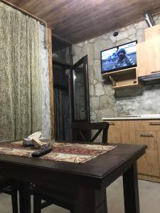 TV i/ili zabavni centar u objektu Guest house in Dilijan Haghartsin