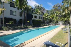 Swimming pool sa o malapit sa Emohruo Rainbow Shores - 3 Br Resort Apartment