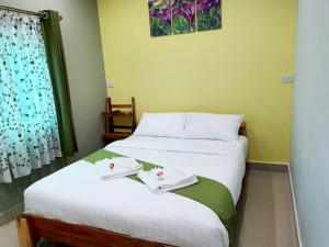 Postel nebo postele na pokoji v ubytování Villa By Areeya Phubeach resort
