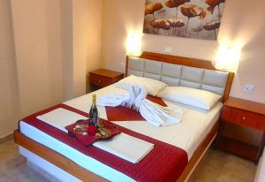 A bed or beds in a room at Apartmenthotel Sithon