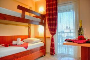 Posteľ alebo postele v izbe v ubytovaní Apartmenthotel Sithon