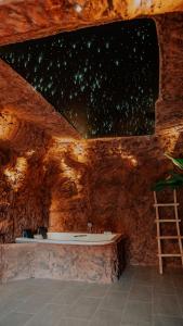 a bathroom with a wooden wall with a star ceiling at Love Cottage mit Whirlpool in Hagen